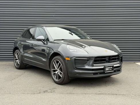 Certified 2025 Porsche Macan AWD/4WD image 10