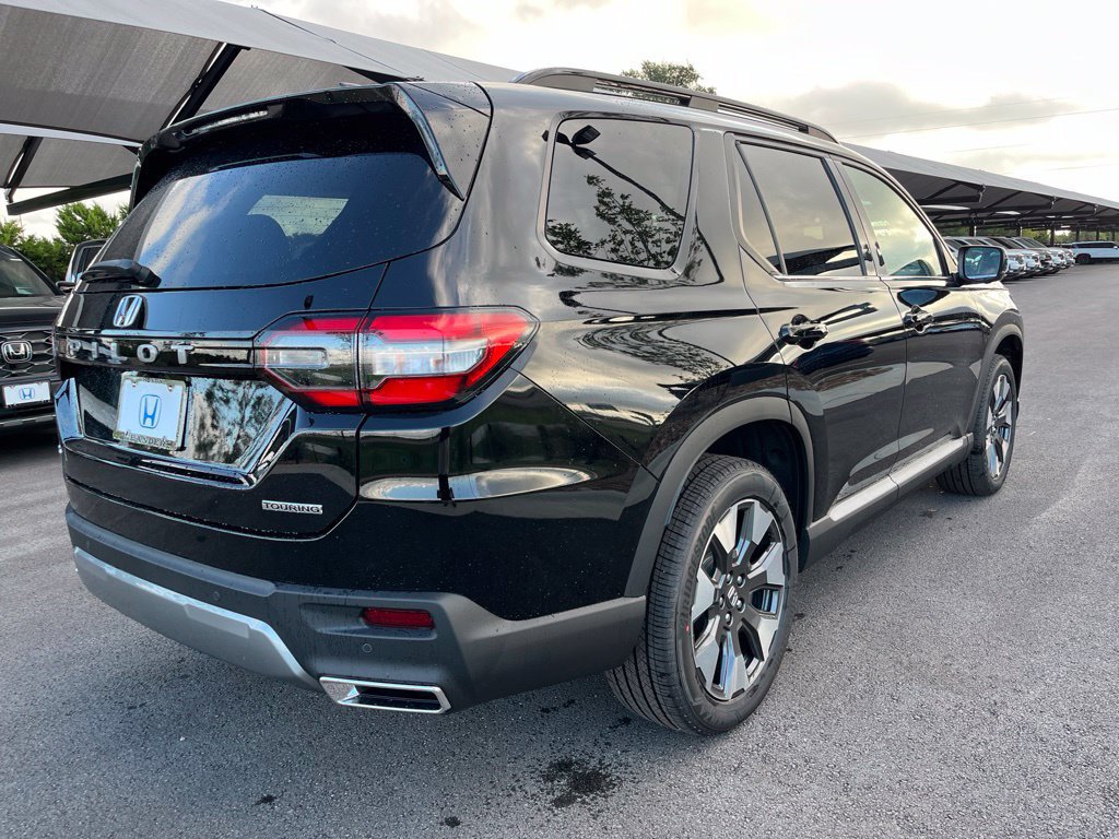 New 2026 Honda Pilot Touring image 3