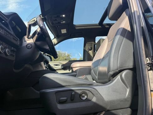 Used 2021 Chevrolet Tahoe Z71 w/ Z71 Off-Road Package AWD/4WD image 9