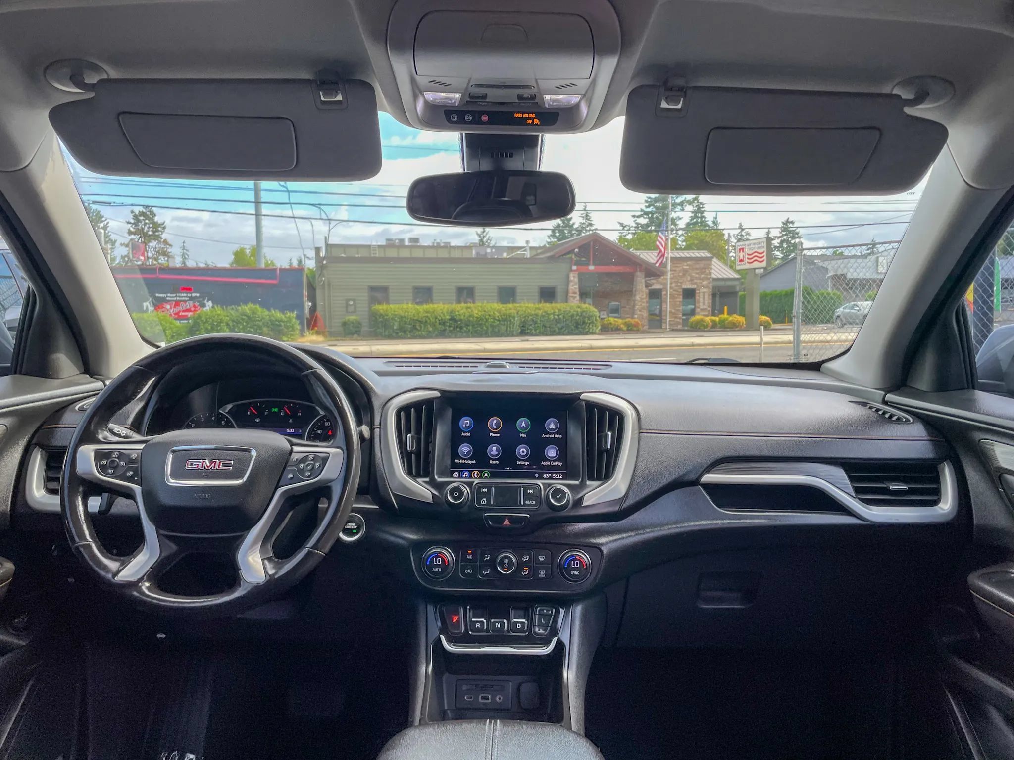 Used 2021 GMC Terrain SLT w/ Infotainment Package II AWD/4WD image 3