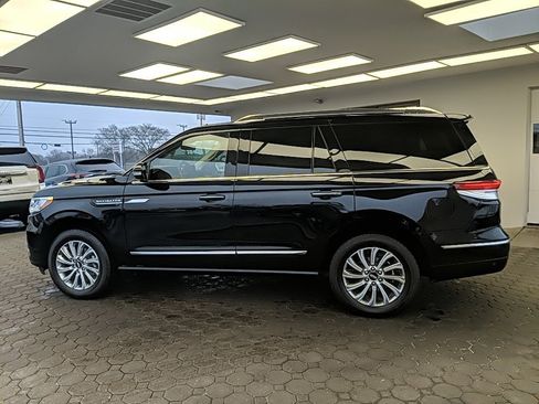 Certified 2024 Lincoln Navigator Premiere image 11