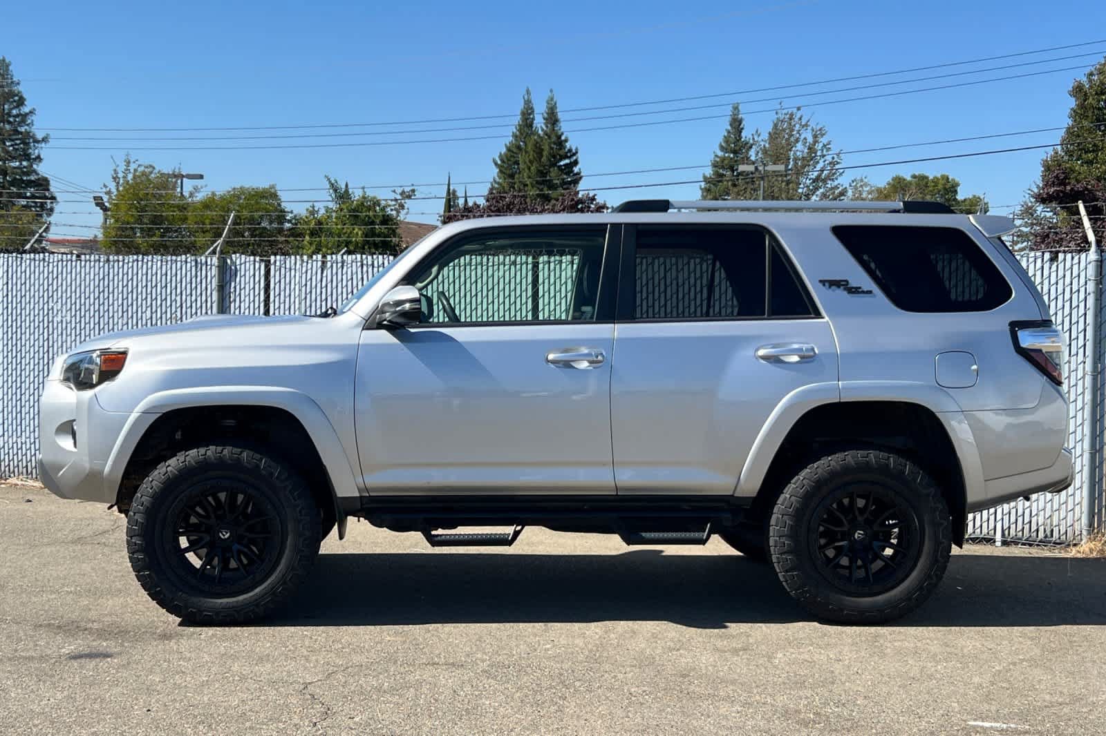 Used 2017 Toyota 4Runner TRD Off-Road Premium AWD/4WD image 2