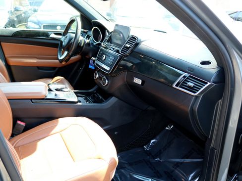 Used 2018 Mercedes-Benz GLE 43 AMG 4MATIC image 38