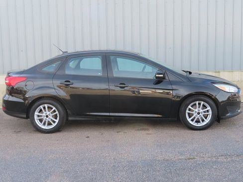 Used 2017 Ford Focus SE image 2