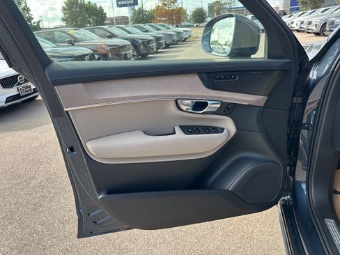 New 2026 Volvo XC90 B6 Plus w/ Protection Package Premier image 18