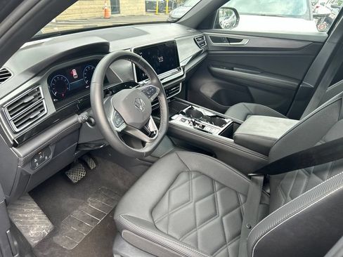 Used 2025 Volkswagen Atlas Cross Sport SE FWD image 8