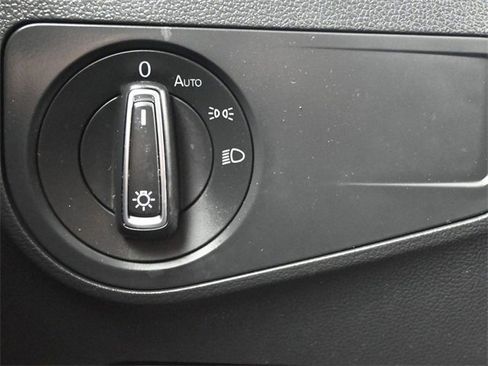 Used 2022 Volkswagen Tiguan SE image 31