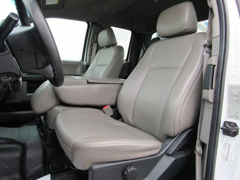 Used 2017 Ford F450 XL w/ Power Equipment Group image 39