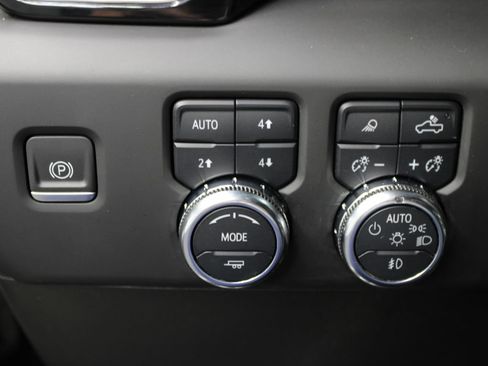 Used 2024 GMC Sierra 3500 Denali w/ Denali Reserve Package AWD/4WD image 68