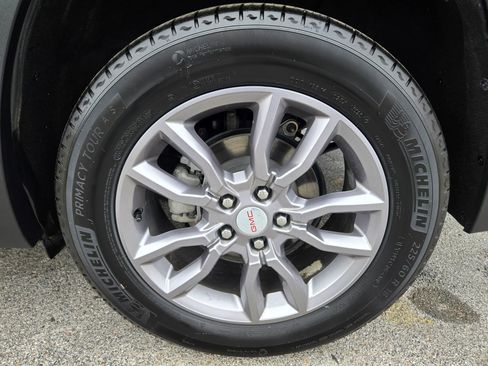 Used 2024 GMC Terrain SLT image 25