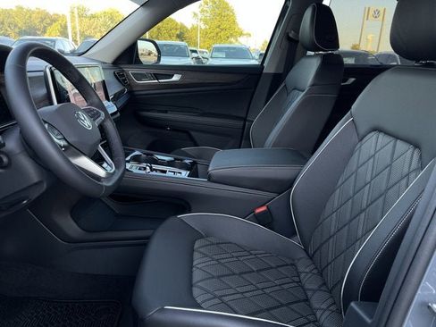 Used 2025 Volkswagen Atlas SEL Premium R-Line image 14