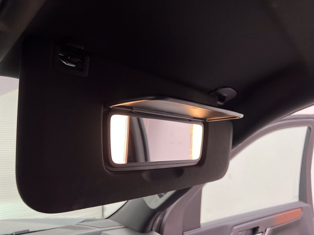 Used 2025 GMC Yukon XL Denali RWD image 71
