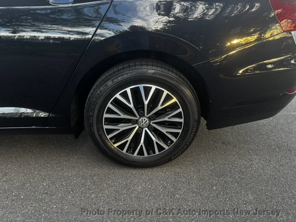 Used 2019 Volkswagen Jetta SEL w/ Cold Weather Package FWD image 11