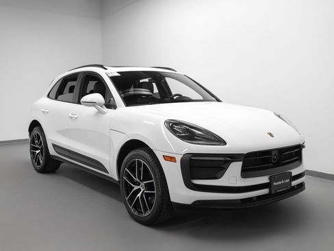 Used 2023 Porsche Macan image 10