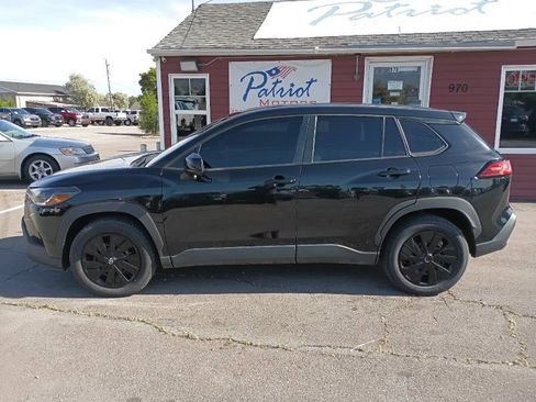 Used 2022 Toyota Corolla Cross L AWD/4WD image 2