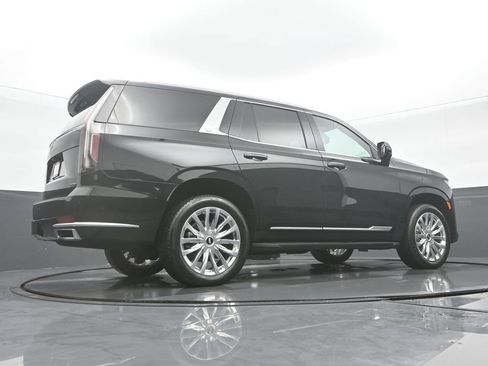 Used 2023 Cadillac Escalade Premium Luxury AWD/4WD image 12