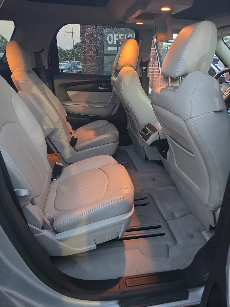 Used 2012 GMC Acadia SLT w/ LPO, 'HIT The Road' Package FWD image 28