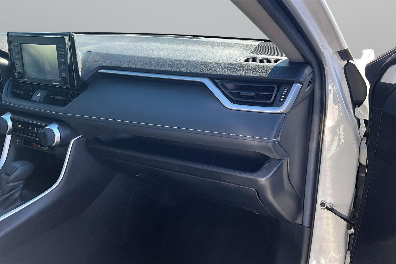 Used 2022 Toyota RAV4 LE w/ Carpet Mat Package (TMS) FWD image 21