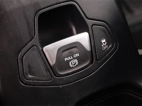 Used 2019 Jeep Renegade Latitude image 19