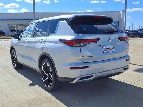 Used 2024 Mitsubishi Outlander SE Black Edition image 2