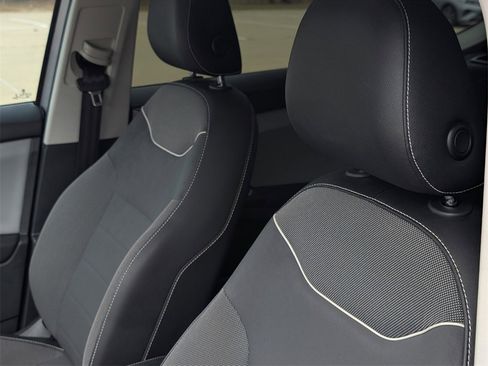 Used 2023 Volkswagen Taos SE w/ Panoramic Sunroof Package image 30