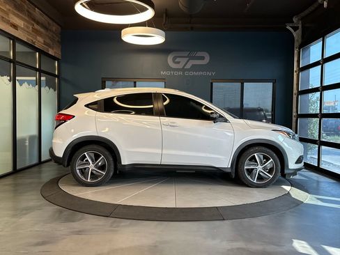 Used 2022 Honda HR-V EX image 2