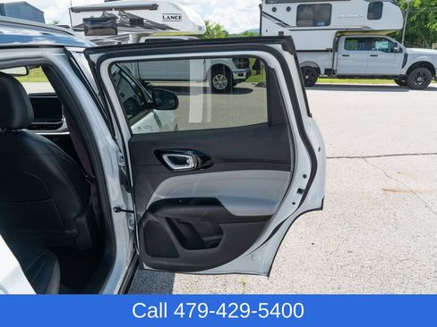 Used 2025 Jeep Compass Limited AWD/4WD image 15