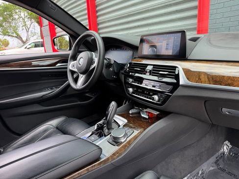 Used 2020 BMW M550i xDrive w/ Executive Package AWD/4WD image 25