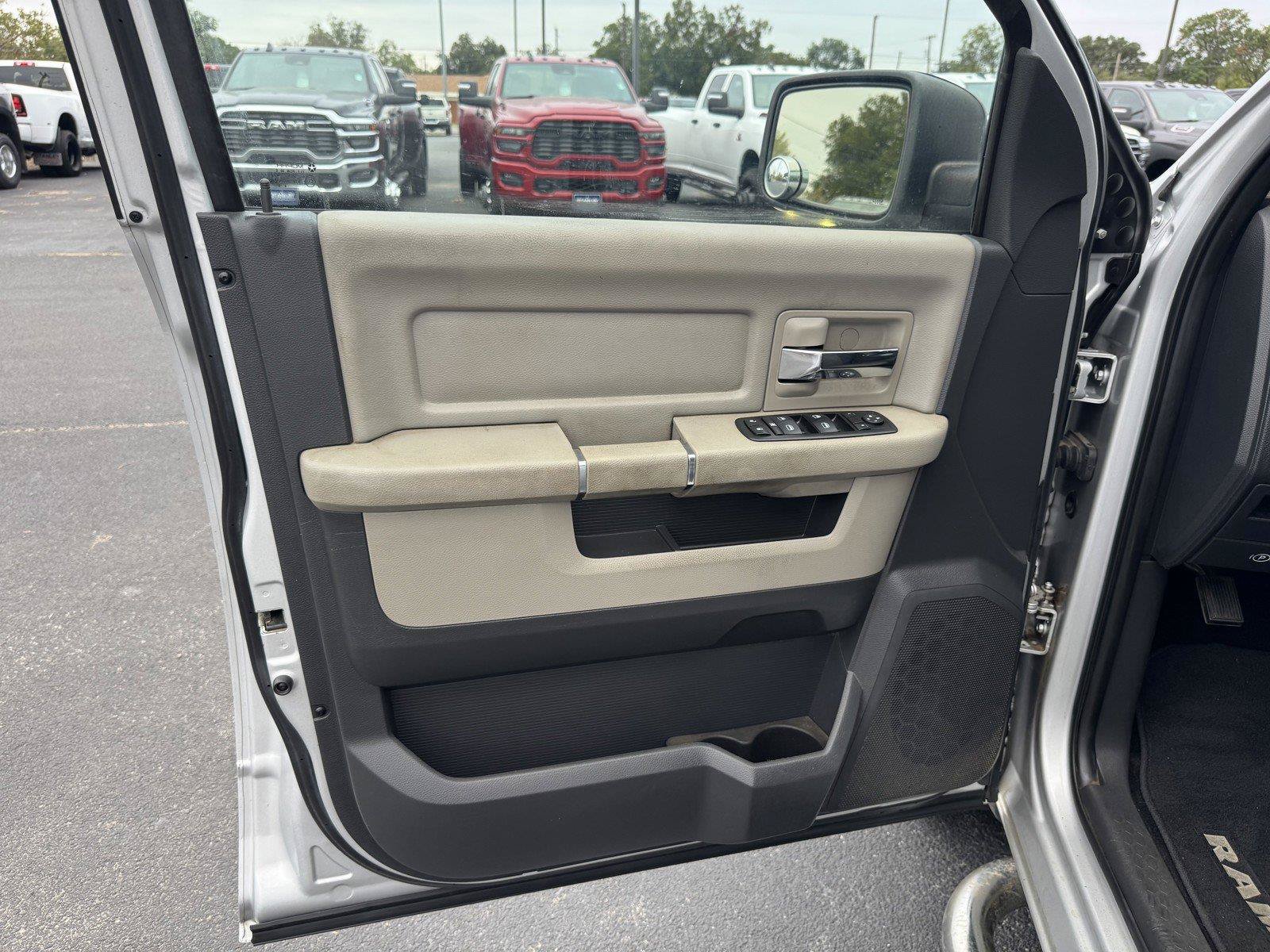 Used 2011 RAM 1500 Classic SLT w/ Luxury Group RWD image 22