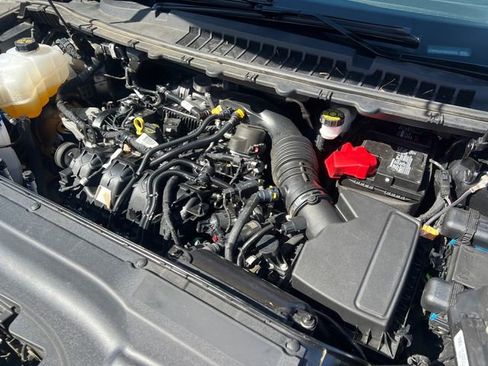 Used 2024 Ford Edge SEL image 9