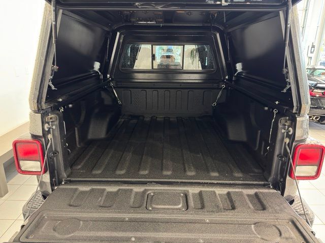 Used 2020 Jeep Gladiator Overland AWD/4WD image 45
