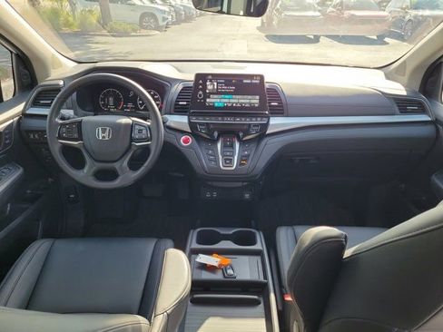 Certified 2025 Honda Odyssey EX-L image 2