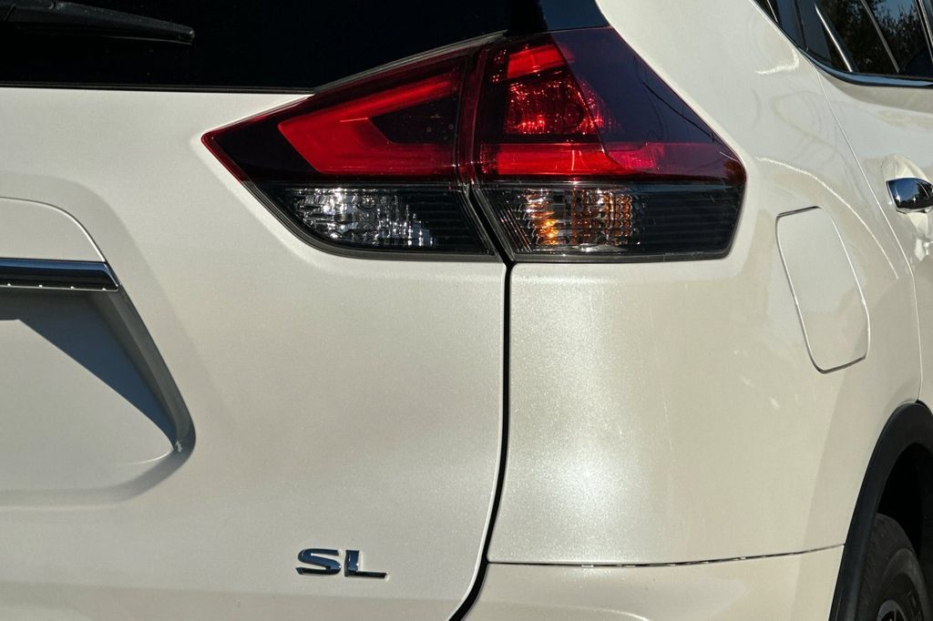Used 2020 Nissan Rogue SL FWD image 30