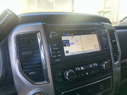 Used 2018 Nissan Titan SV w/ SV Convenience Package image 14