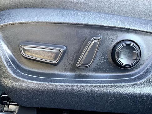 Used 2024 Toyota Camry SE image 33