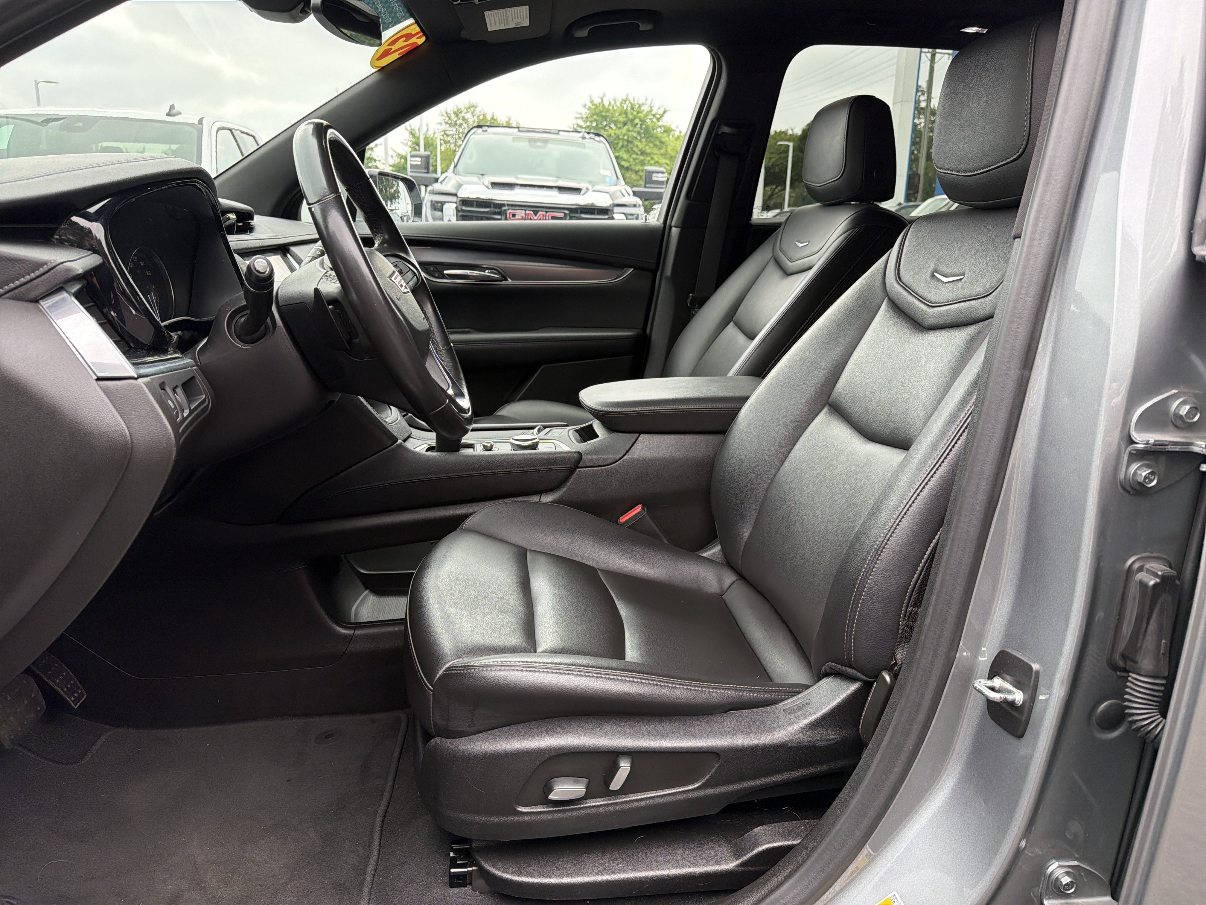 Used 2023 Cadillac XT6 Luxury AWD/4WD image 17
