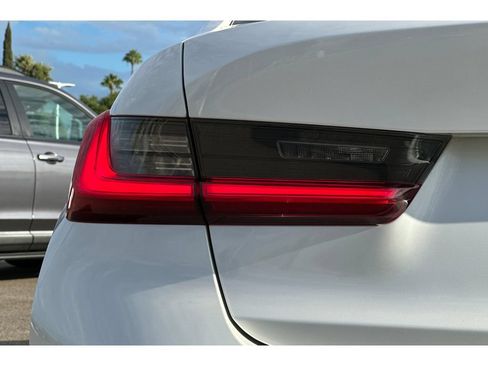 Used 2019 BMW 330i Sedan w/ Premium Package RWD image 14