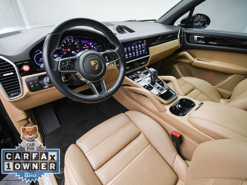 Used 2023 Porsche Cayenne Platinum Edition image 12