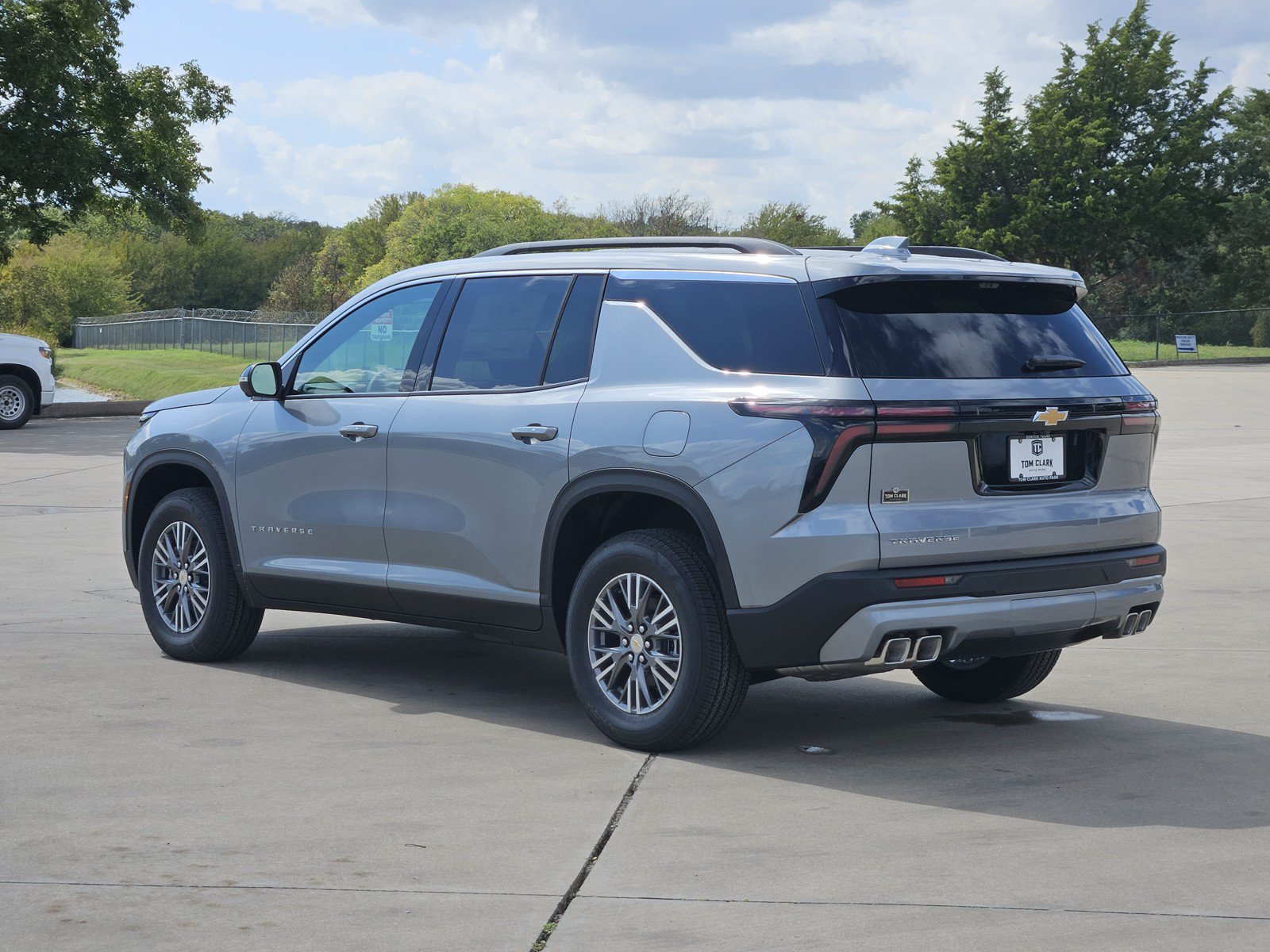 New 2027 Chevrolet Traverse LT w/ Driver Confidence Package FWD image 4