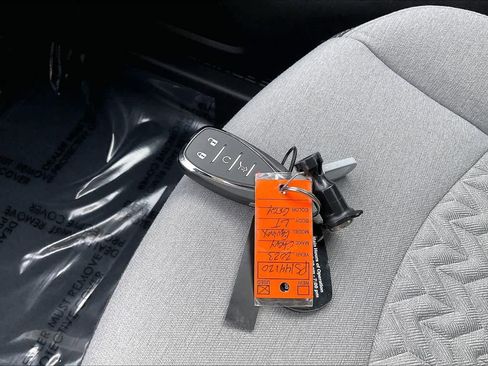 Used 2023 Chevrolet Equinox LT image 11