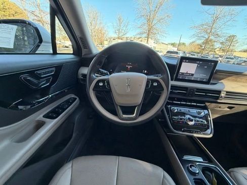 Used 2022 Lincoln Corsair Reserve w/ Equipment Group 201A image 8