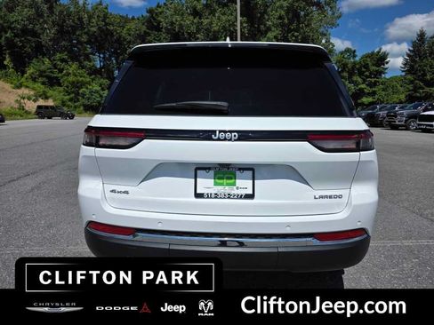 Used 2024 Jeep Grand Cherokee Laredo AWD/4WD image 5