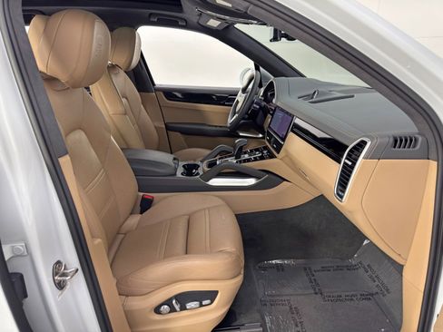Used 2019 Porsche Cayenne Turbo image 16