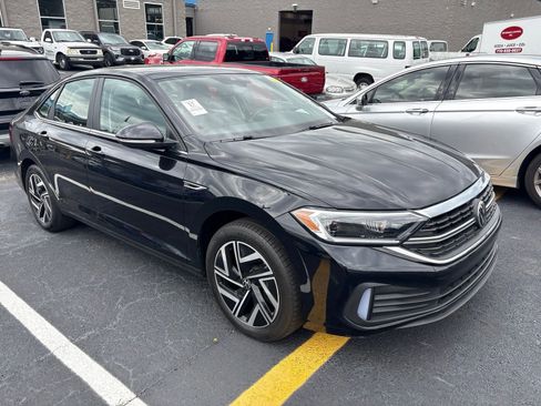 Used 2024 Volkswagen Jetta SEL FWD image 2