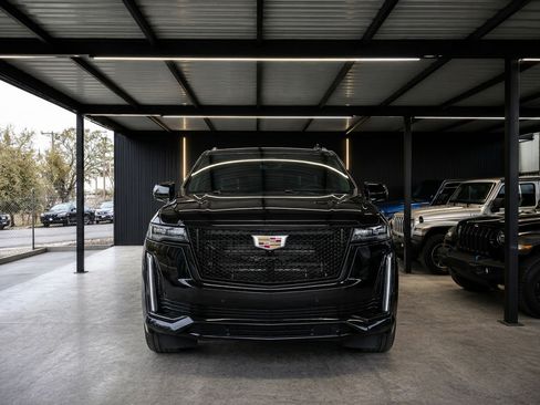 Used 2023 Cadillac Escalade ESV V AWD/4WD image 7
