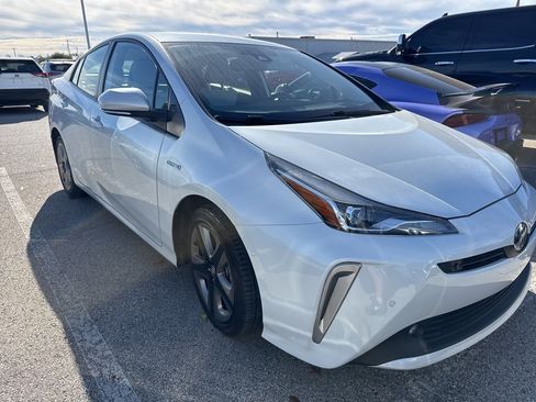 Used 2022 Toyota Prius L Eco image 3