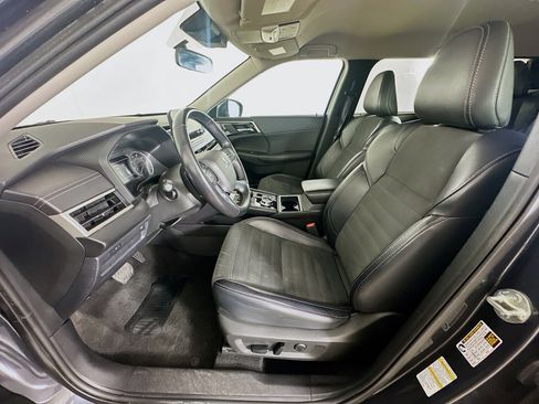 Used 2024 Mitsubishi Outlander SE FWD image 13