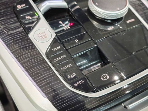 Used 2025 BMW X5 xDrive40i w/ M Sport Package image 17