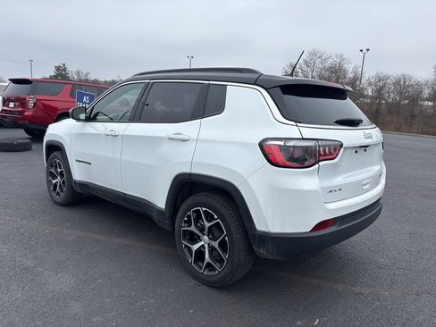 Used 2024 Jeep Compass Limited image 6