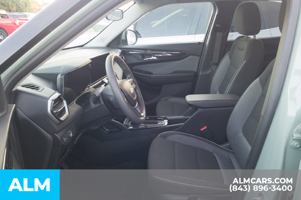 Used 2025 Chevrolet TrailBlazer LT FWD image 6